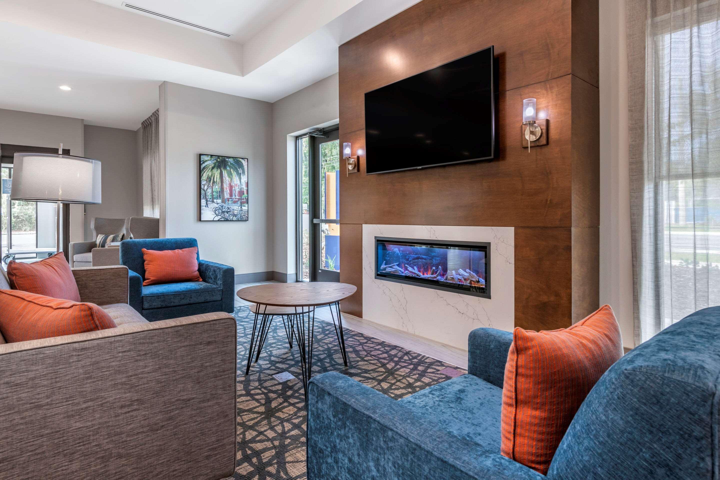 Comfort Suites Gainesville Near University Exteriör bild