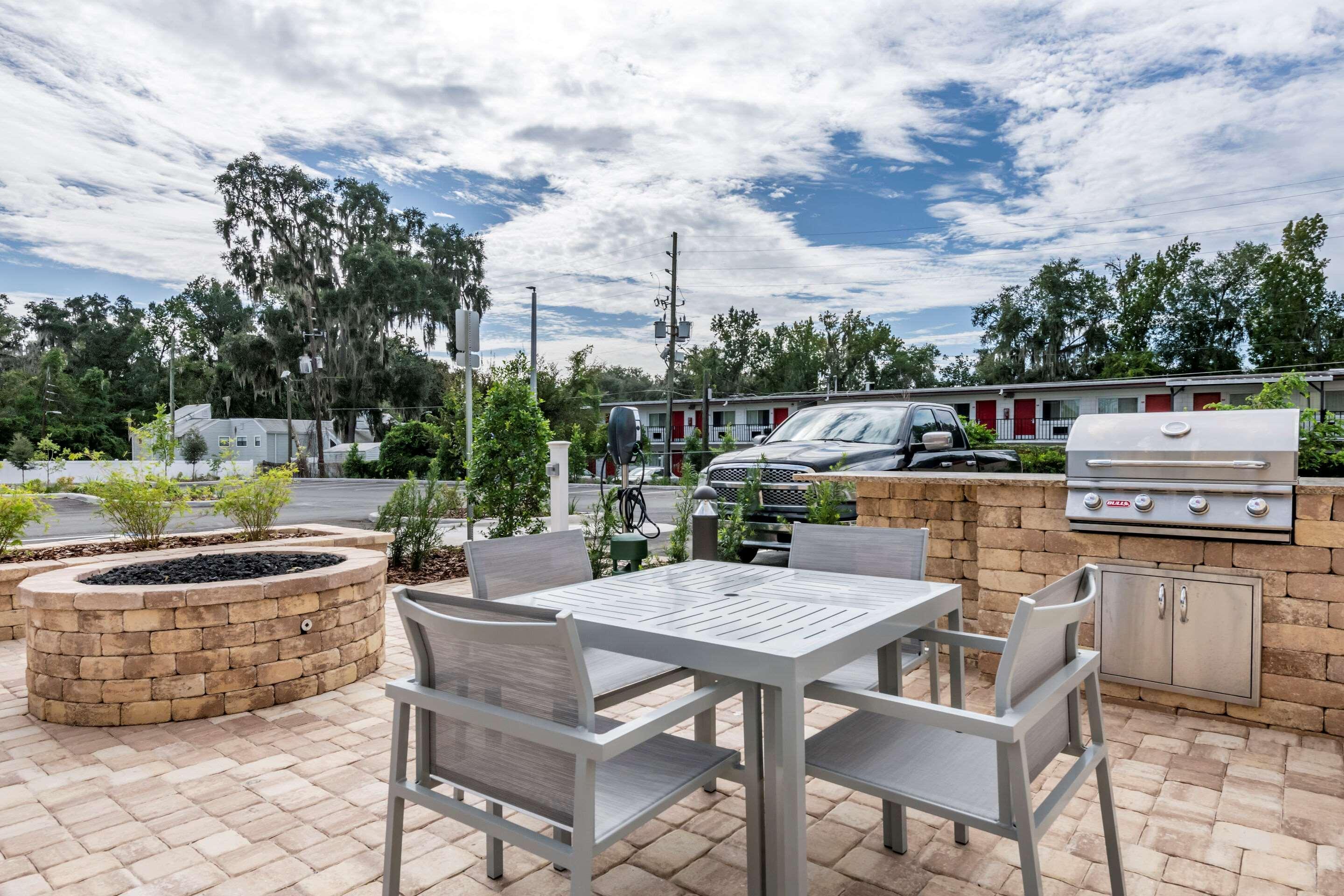 Comfort Suites Gainesville Near University Exteriör bild